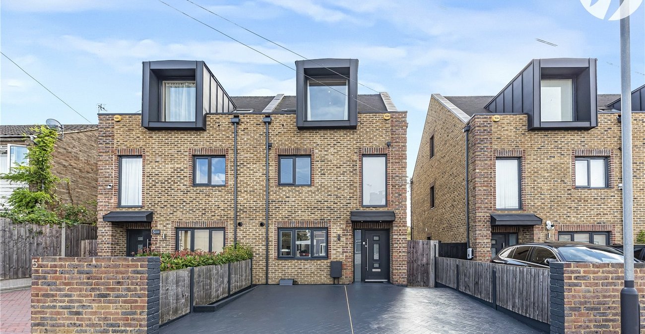 3 bedroom property for sale in Greenhithe | Robinson Jackson