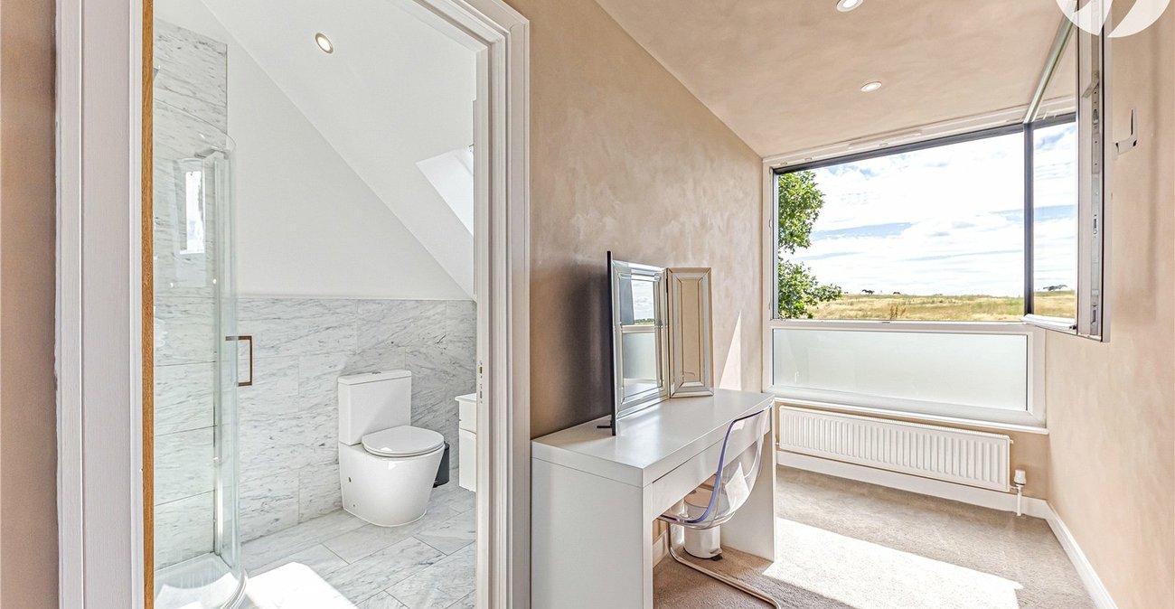 3 bedroom property for sale in Greenhithe | Robinson Jackson