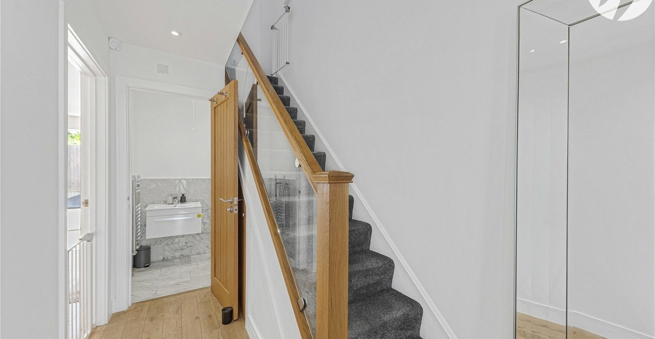 3 bedroom property for sale in Greenhithe | Robinson Jackson