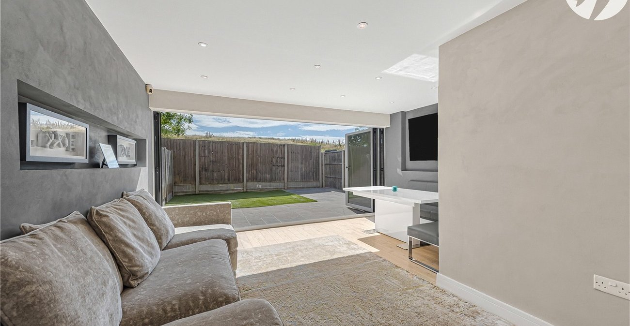 3 bedroom property for sale in Greenhithe | Robinson Jackson