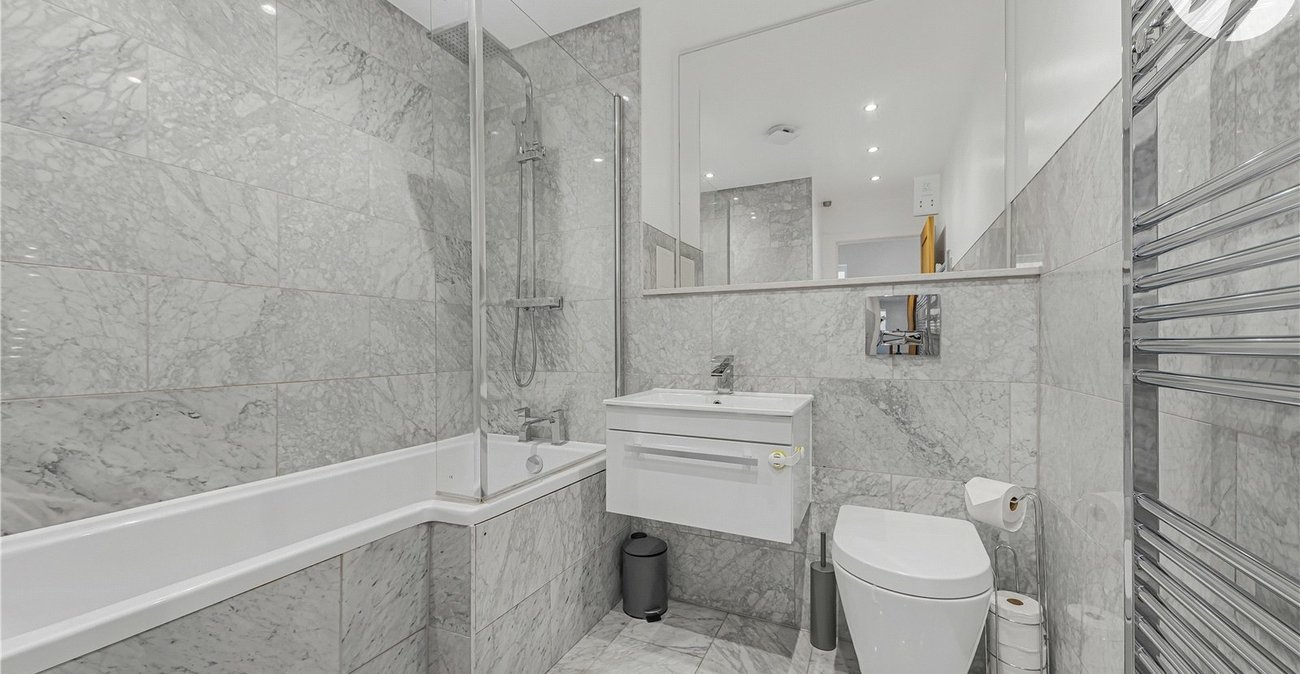 3 bedroom property for sale in Greenhithe | Robinson Jackson