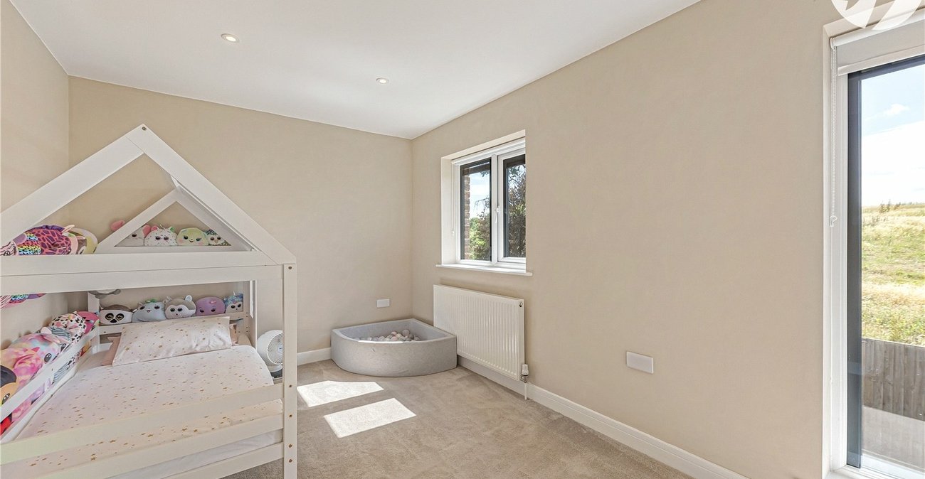 3 bedroom property for sale in Greenhithe | Robinson Jackson