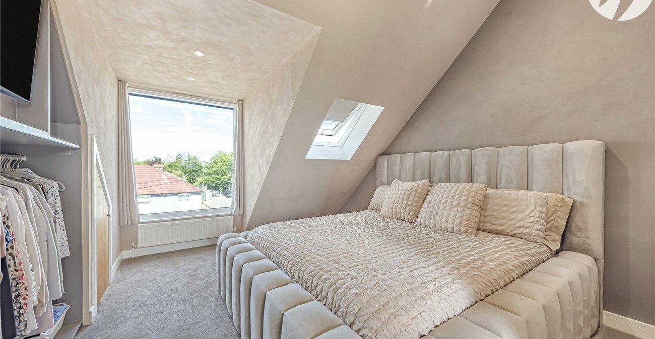 3 bedroom property for sale in Greenhithe | Robinson Jackson