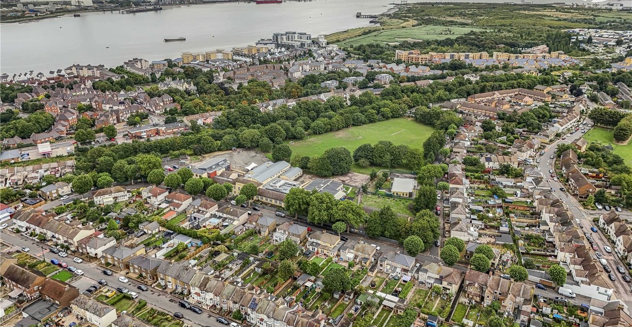 2 bedroom house for sale in Greenhithe | Robinson Jackson