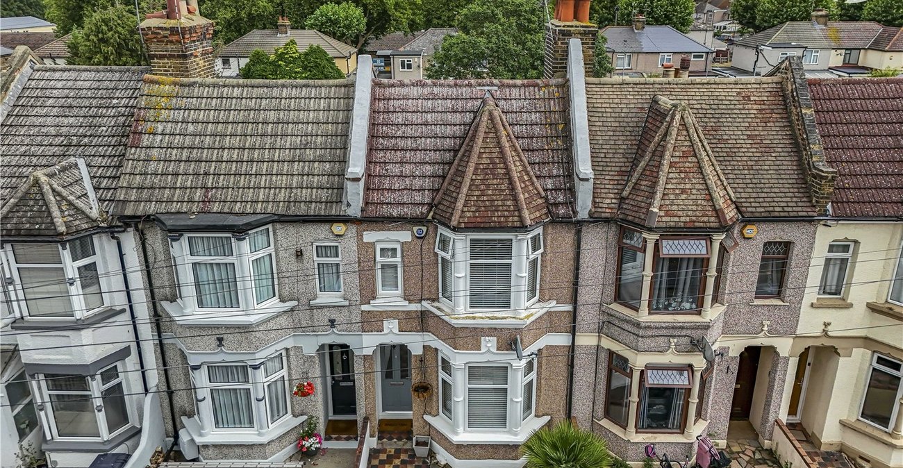 2 bedroom house for sale in Greenhithe | Robinson Jackson