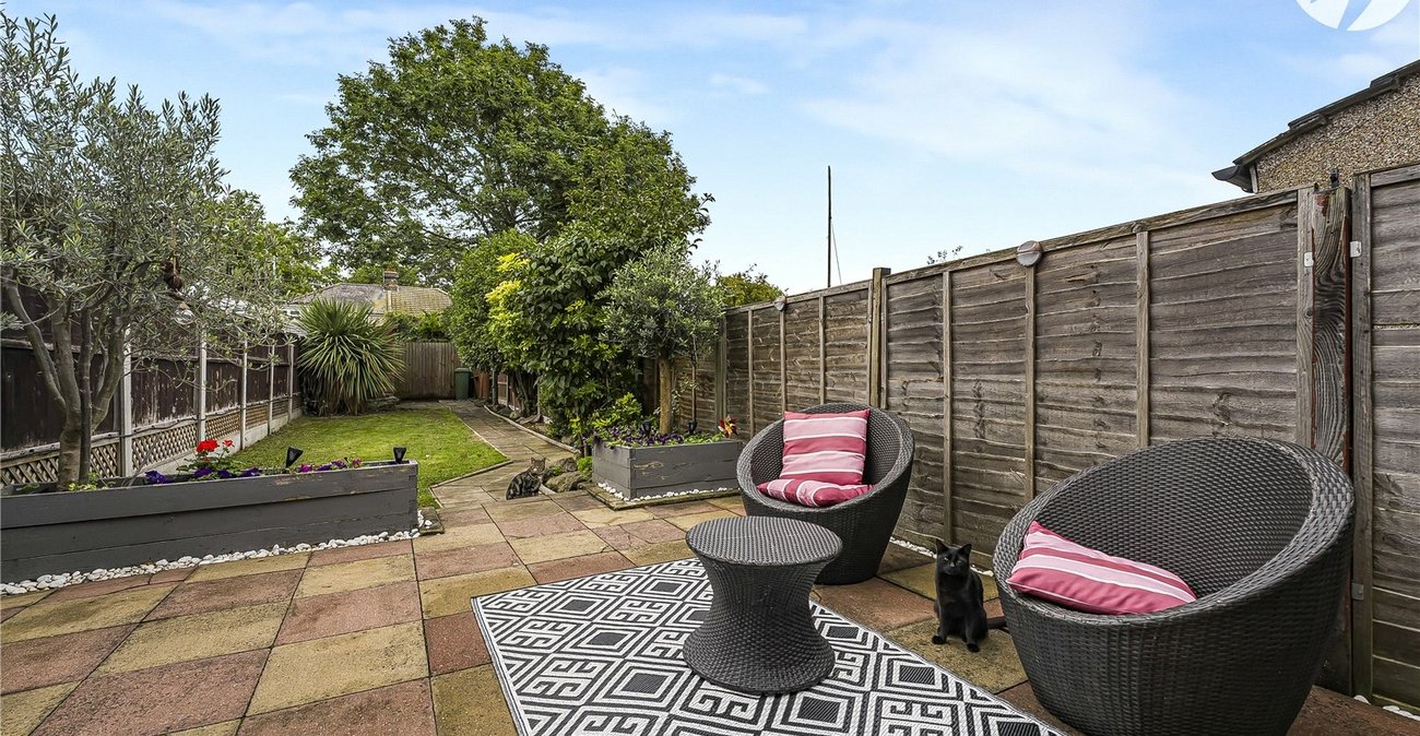 2 bedroom house for sale in Greenhithe | Robinson Jackson