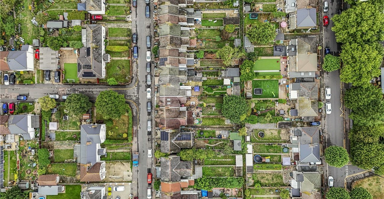 2 bedroom house for sale in Greenhithe | Robinson Jackson