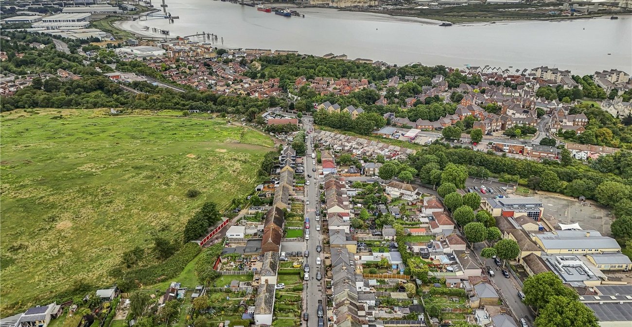 2 bedroom house for sale in Greenhithe | Robinson Jackson