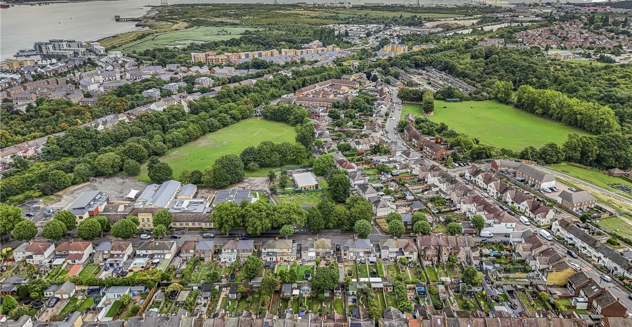 2 bedroom house for sale in Greenhithe | Robinson Jackson