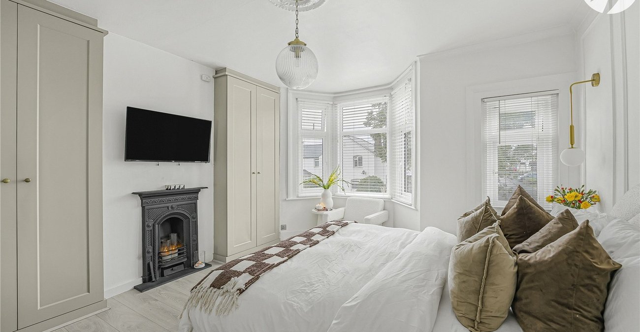 2 bedroom house for sale in Greenhithe | Robinson Jackson