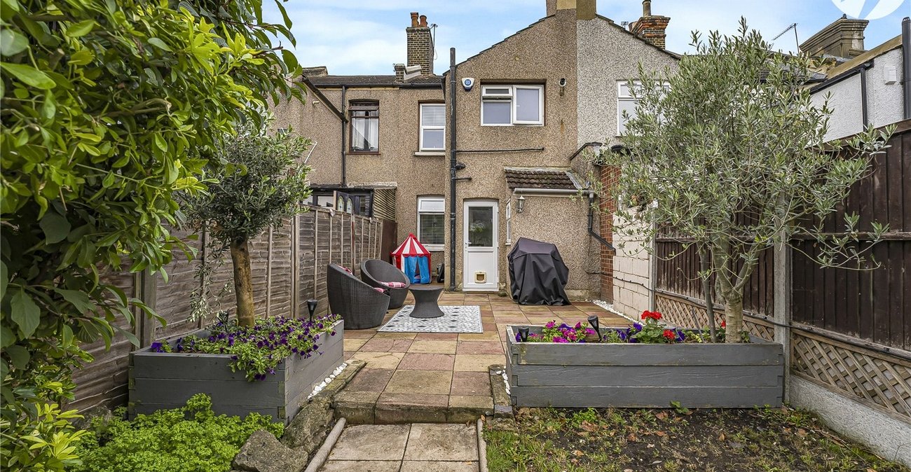 2 bedroom house for sale in Greenhithe | Robinson Jackson