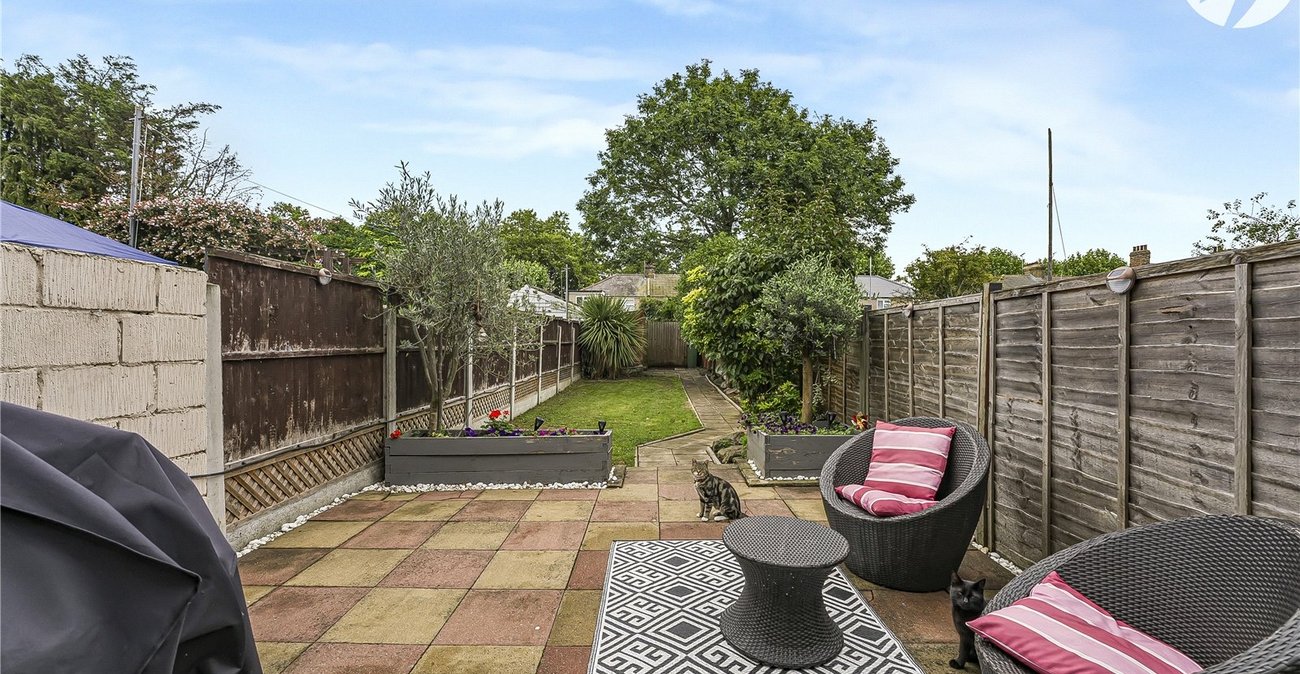 2 bedroom house for sale in Greenhithe | Robinson Jackson
