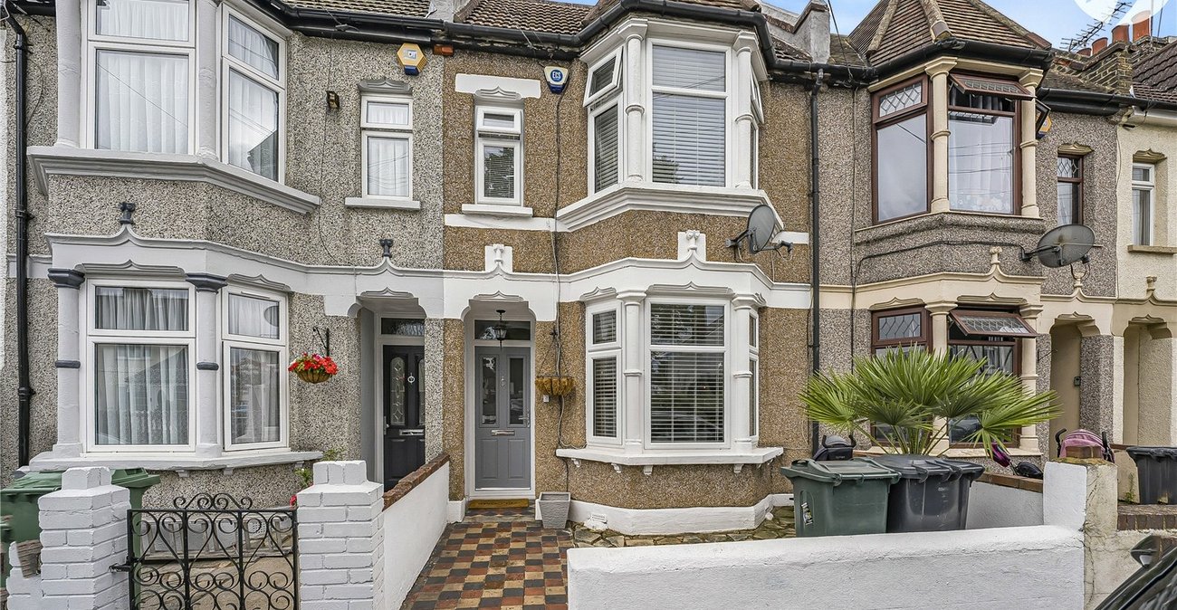 2 bedroom house for sale in Greenhithe | Robinson Jackson