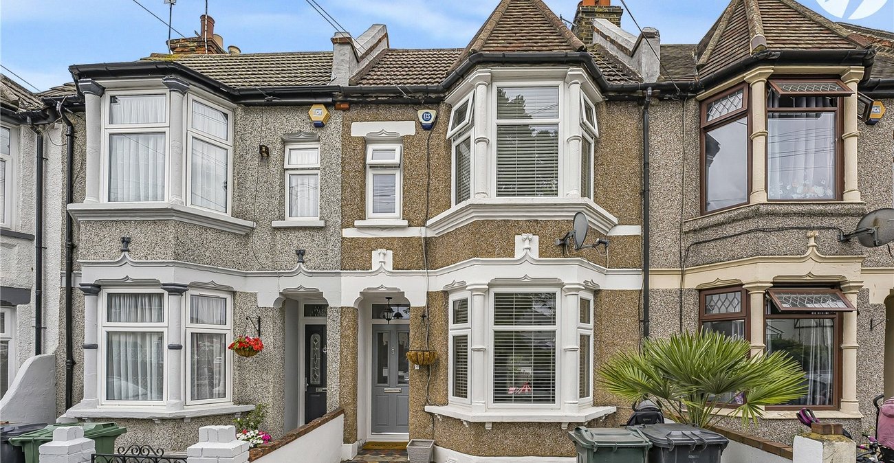 2 bedroom house for sale in Greenhithe | Robinson Jackson