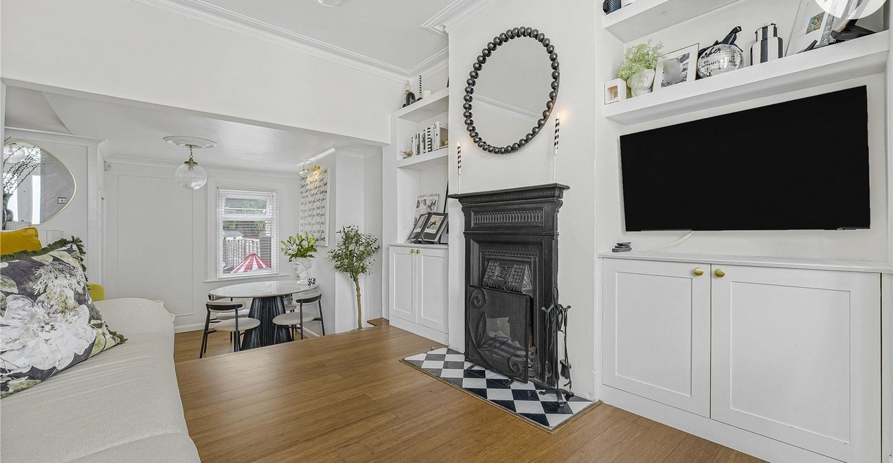 2 bedroom house for sale in Greenhithe | Robinson Jackson