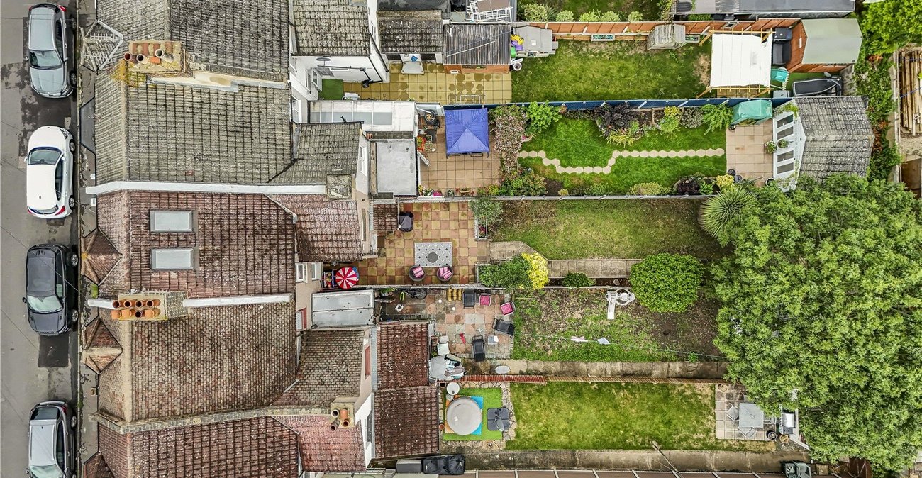 2 bedroom house for sale in Greenhithe | Robinson Jackson