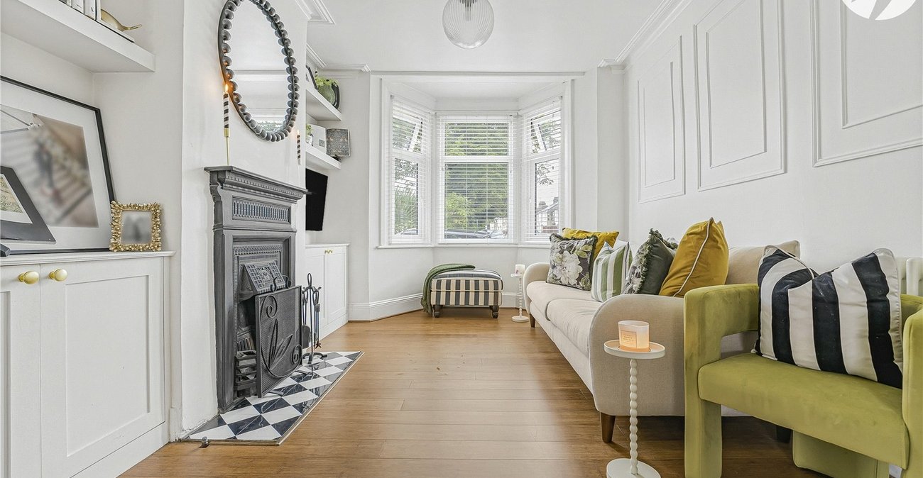 2 bedroom house for sale in Greenhithe | Robinson Jackson