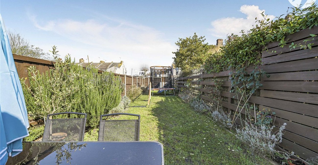 2 bedroom house for sale in Greenhithe | Robinson Jackson