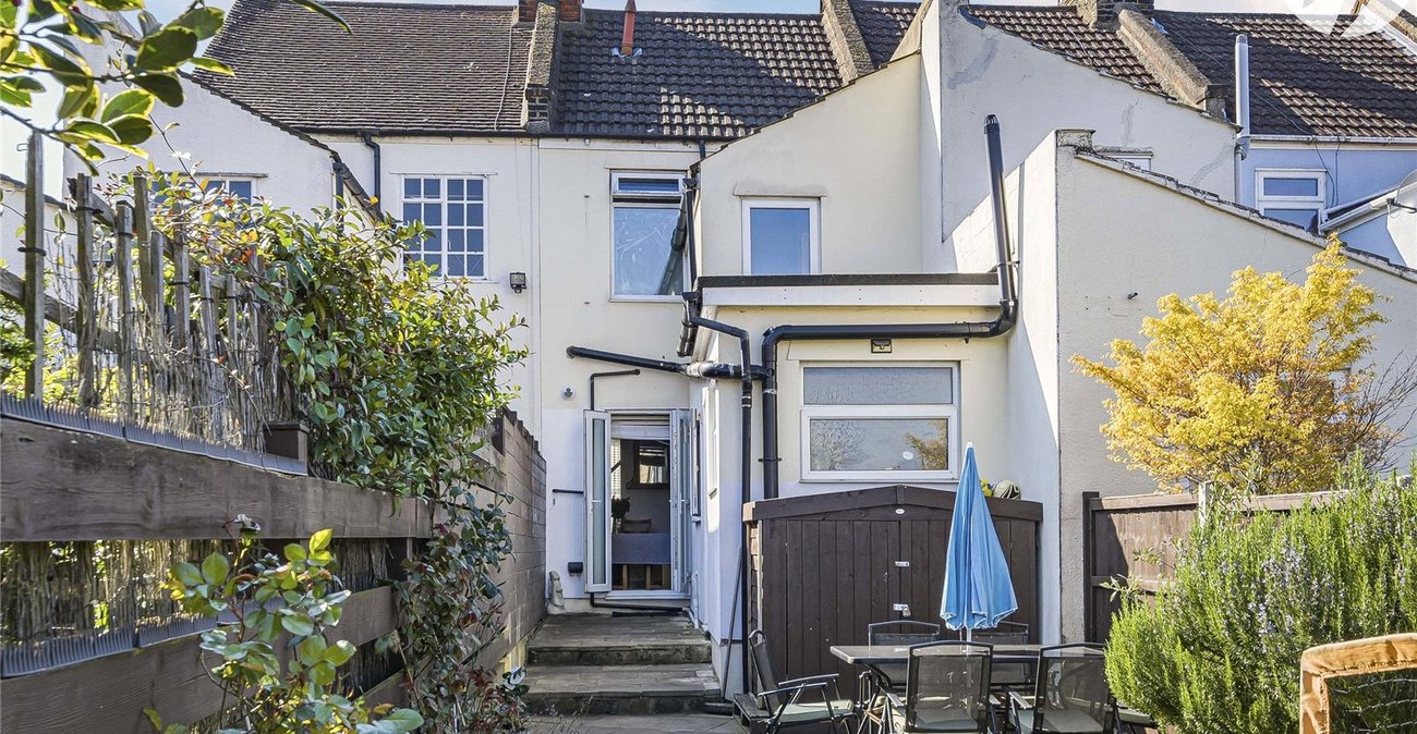 2 bedroom house for sale in Greenhithe | Robinson Jackson