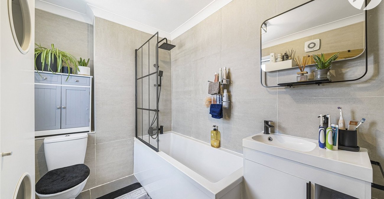 2 bedroom house for sale in Greenhithe | Robinson Jackson