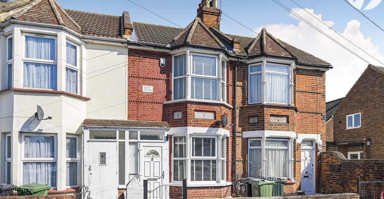 2 bedroom house for sale in Greenhithe | Robinson Jackson