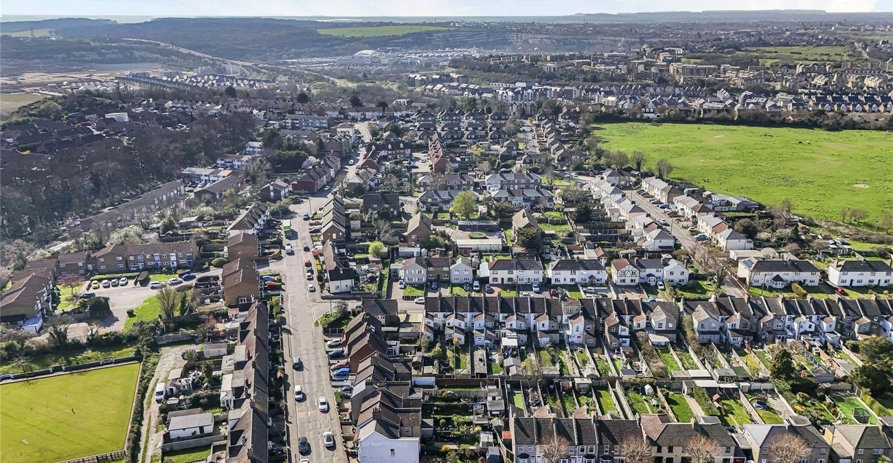 2 bedroom house for sale in Greenhithe | Robinson Jackson