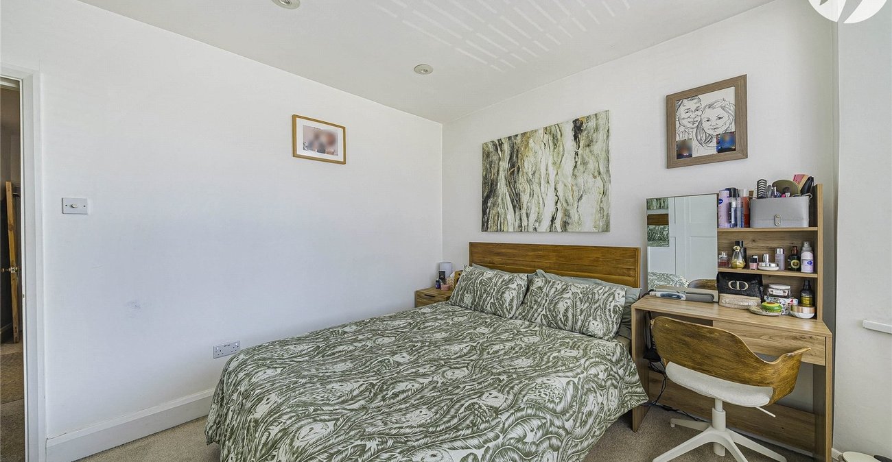 2 bedroom house for sale in Greenhithe | Robinson Jackson