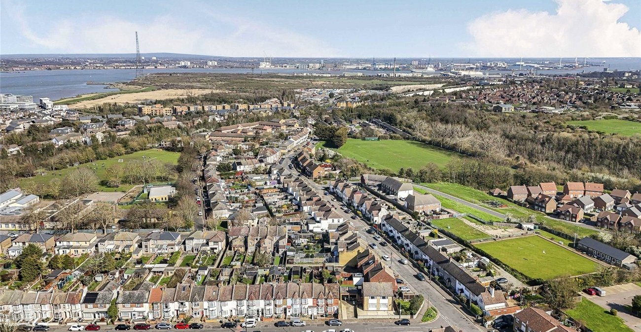 2 bedroom house for sale in Greenhithe | Robinson Jackson