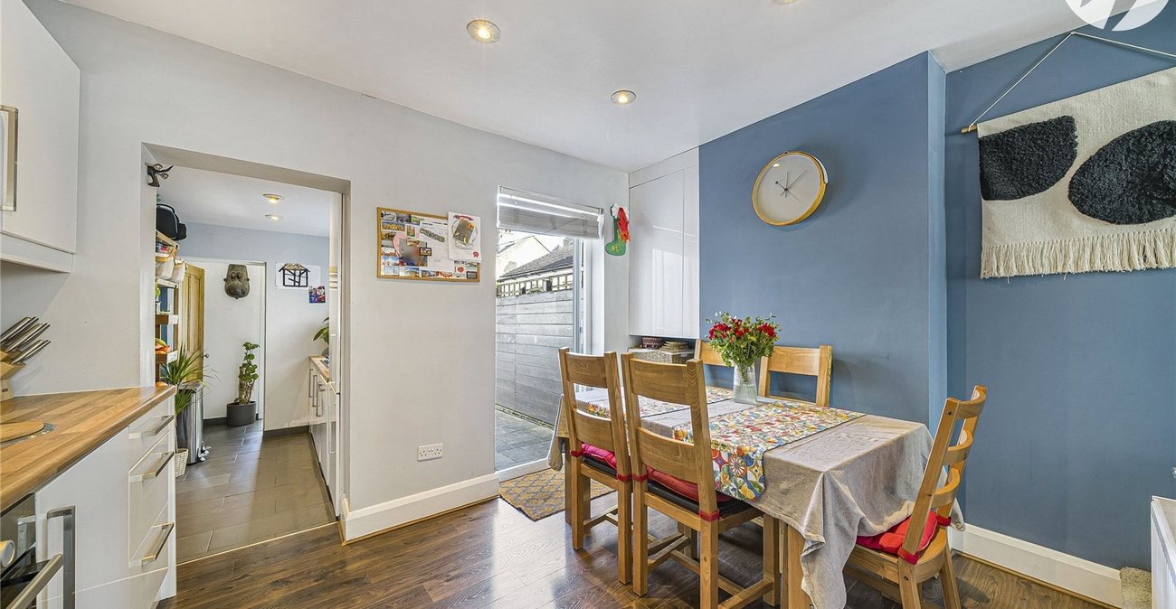 2 bedroom house for sale in Greenhithe | Robinson Jackson