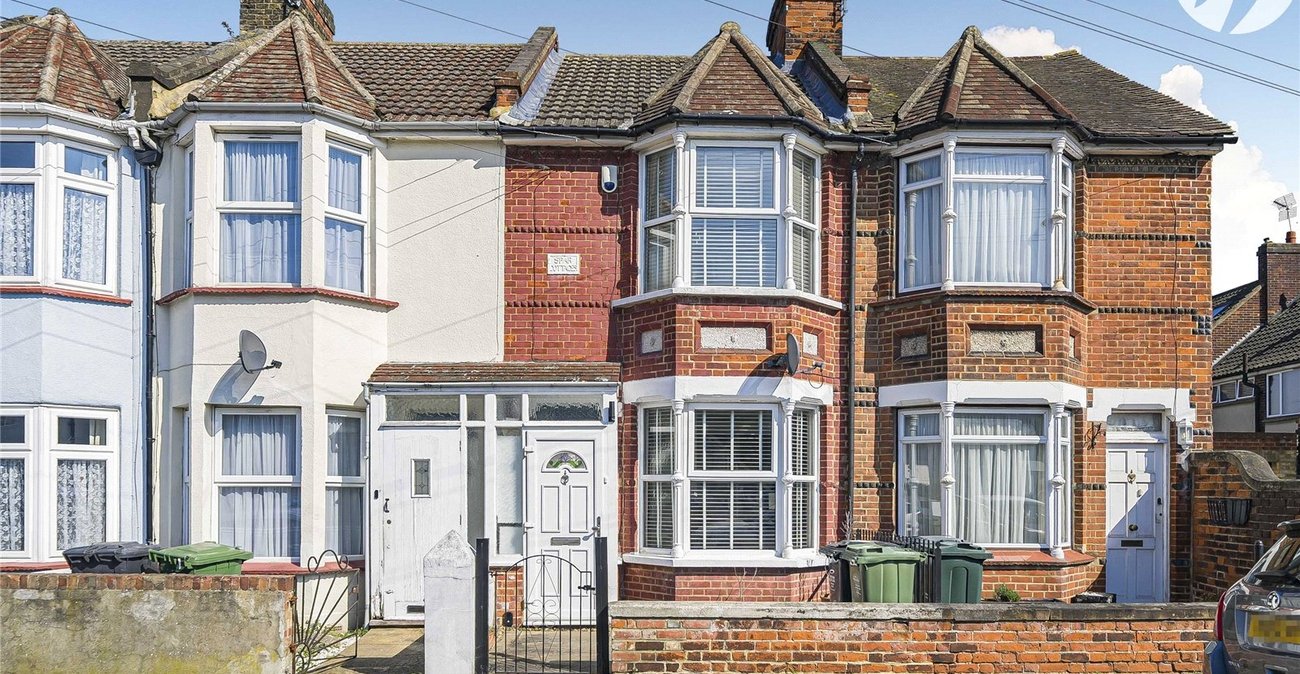 2 bedroom house for sale in Greenhithe | Robinson Jackson