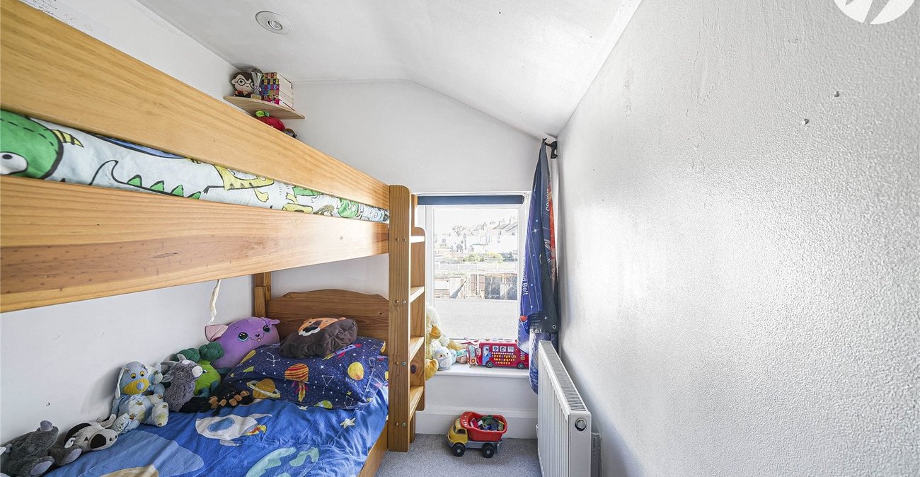 2 bedroom house for sale in Greenhithe | Robinson Jackson