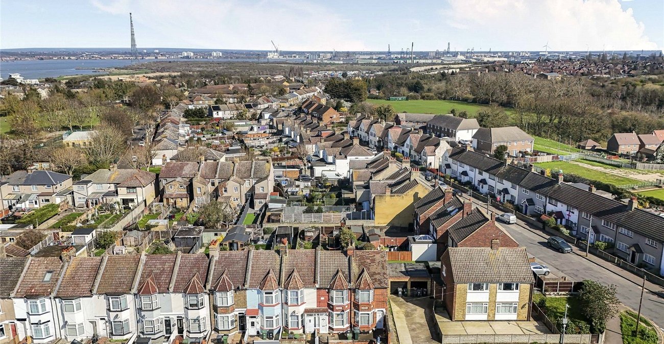 2 bedroom house for sale in Greenhithe | Robinson Jackson