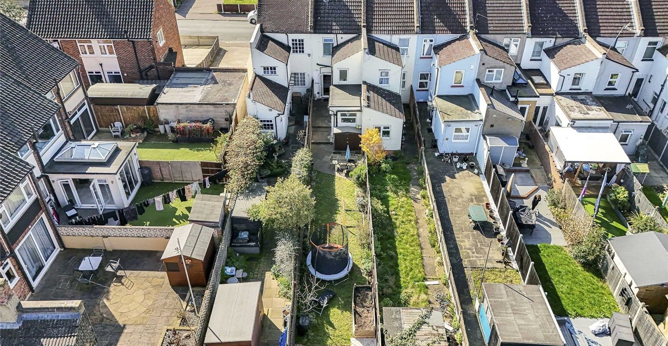 2 bedroom house for sale in Greenhithe | Robinson Jackson