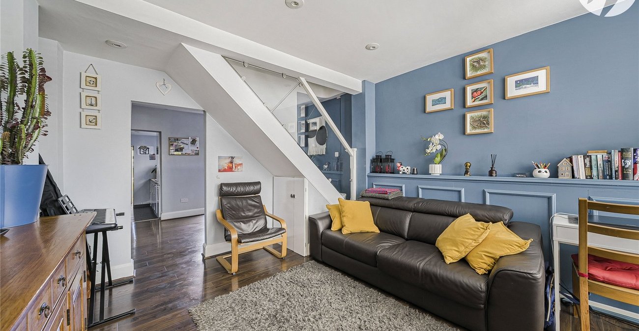 2 bedroom house for sale in Greenhithe | Robinson Jackson