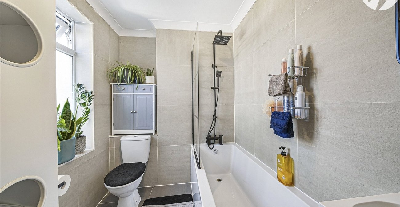 2 bedroom house for sale in Greenhithe | Robinson Jackson