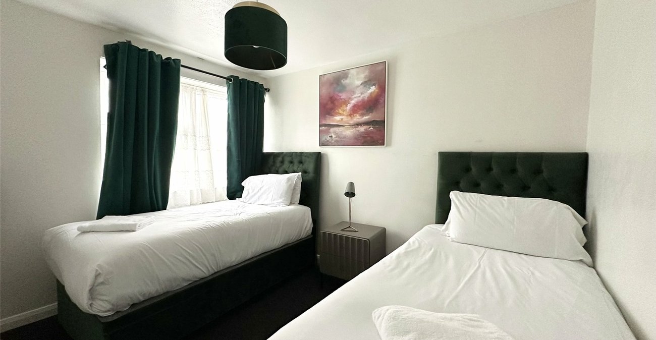 2 bedroom house for sale in Greenhithe | Robinson Jackson