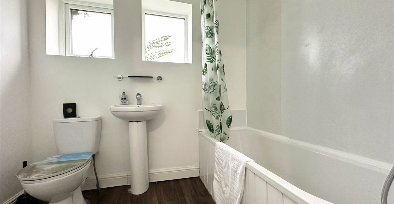 2 bedroom house for sale in Greenhithe | Robinson Jackson