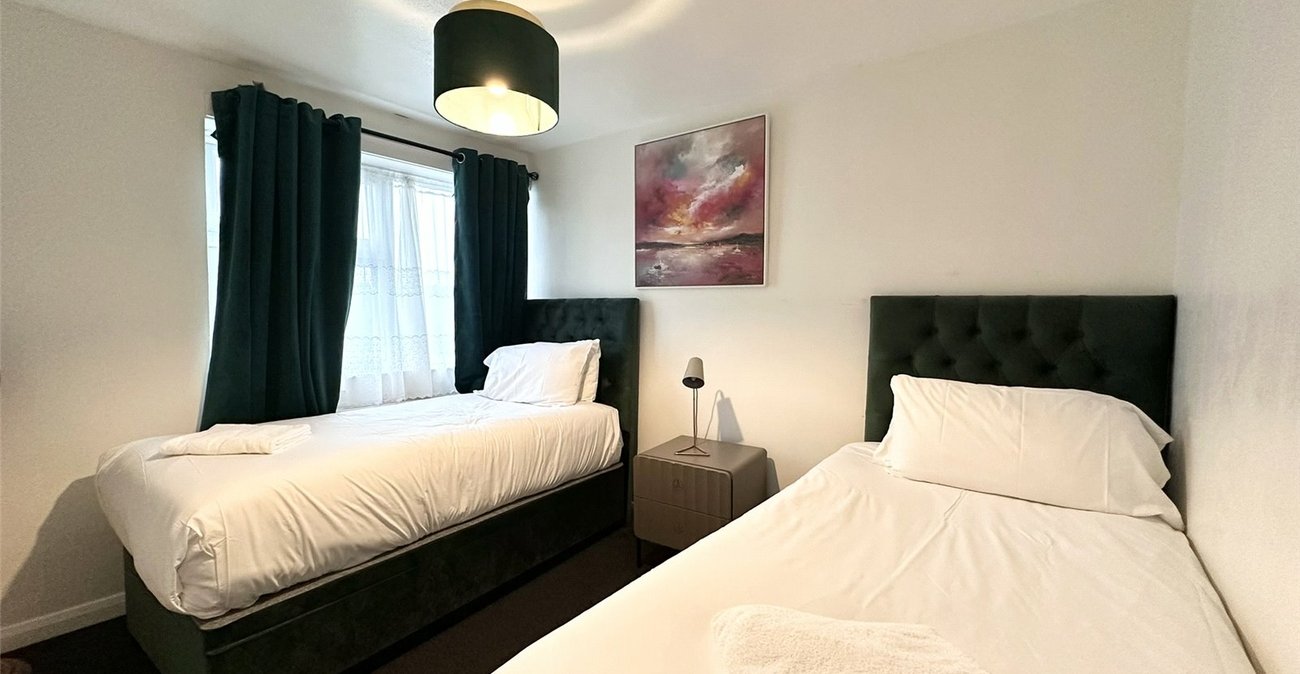 2 bedroom house for sale in Greenhithe | Robinson Jackson