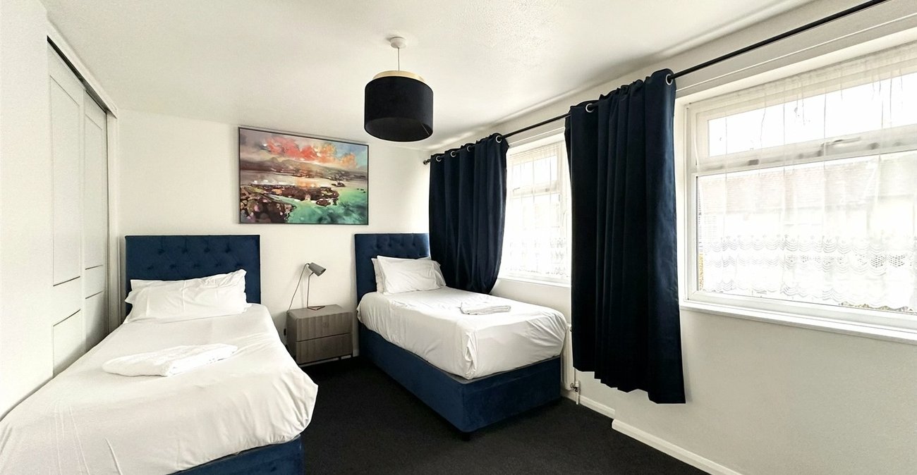 2 bedroom house for sale in Greenhithe | Robinson Jackson