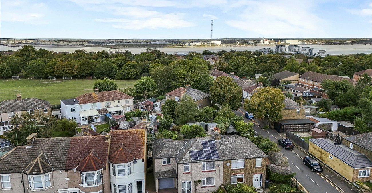 4 bedroom house for sale in Greenhithe | Robinson Jackson