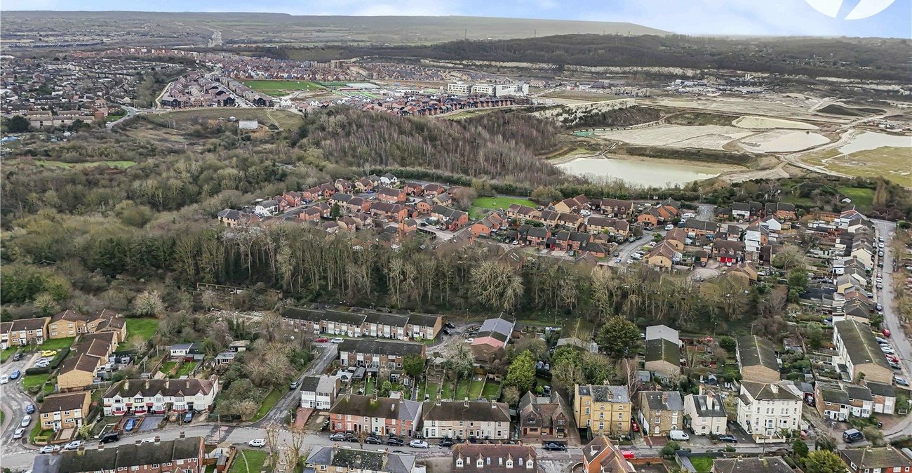 2 bedroom house for sale in Greenhithe | Robinson Jackson