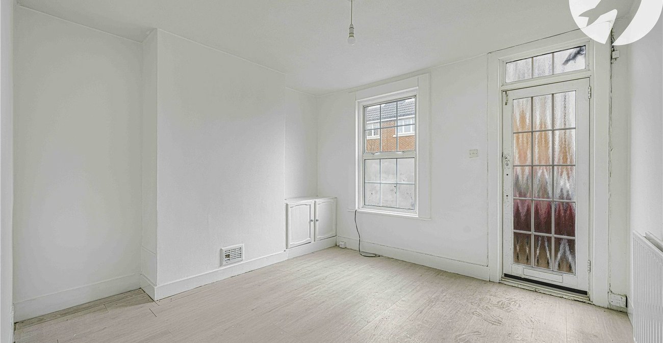 2 bedroom house for sale in Greenhithe | Robinson Jackson