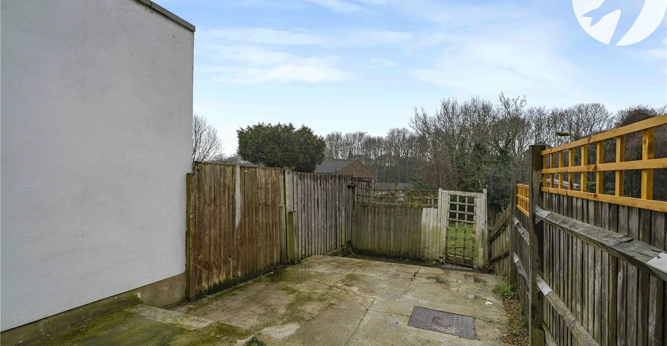 2 bedroom house for sale in Greenhithe | Robinson Jackson