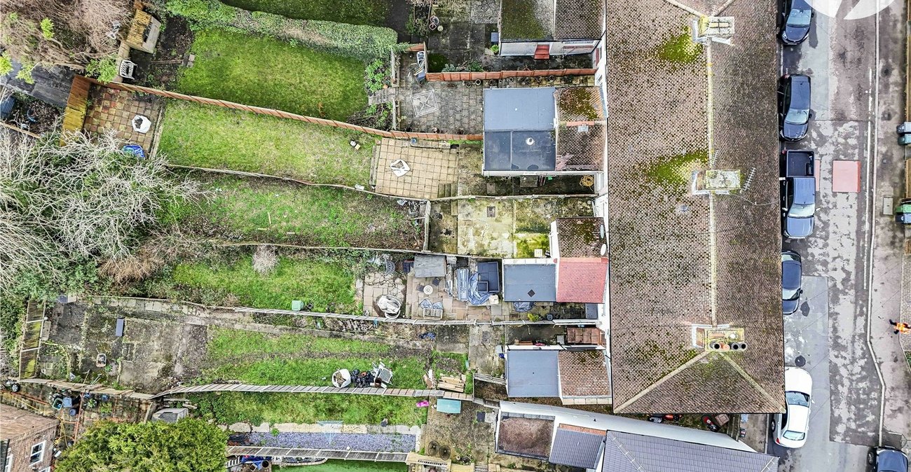 2 bedroom house for sale in Greenhithe | Robinson Jackson