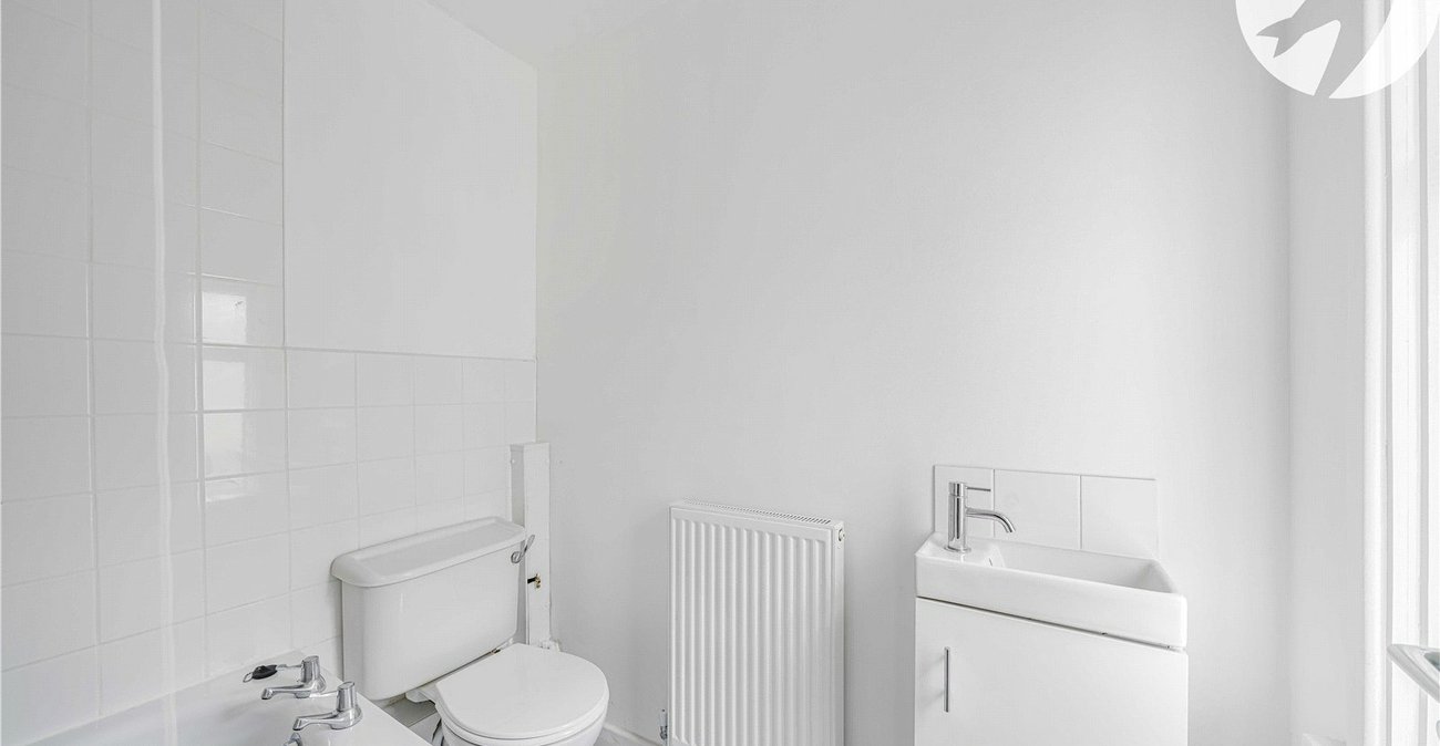 2 bedroom house for sale in Greenhithe | Robinson Jackson