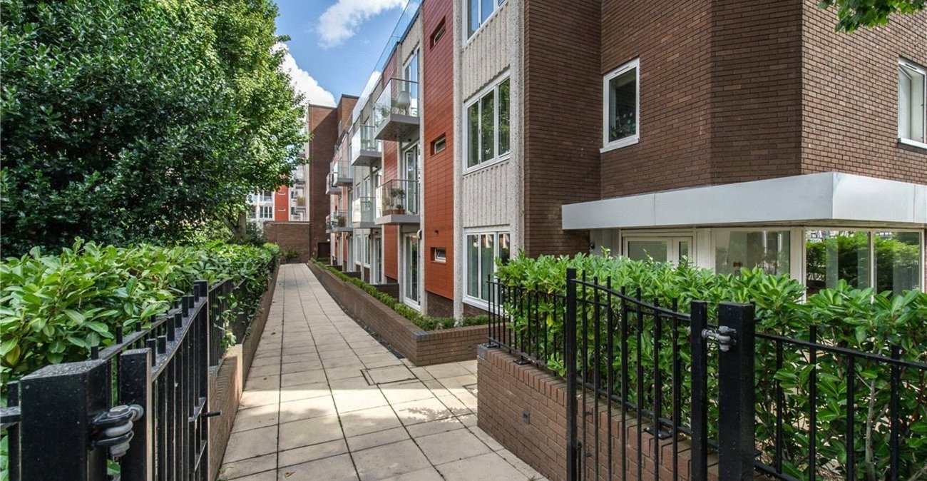 2 bedroom property for sale in Orpington | Robinson Jackson