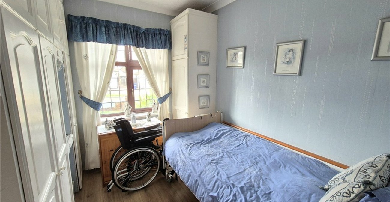 3 bedroom bungalow for sale in Orpington | Robinson Jackson