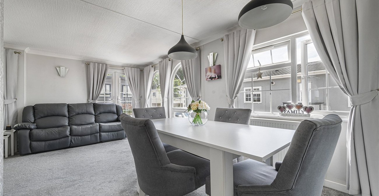 2 bedroom property for sale in Wrotham | Robinson Jackson
