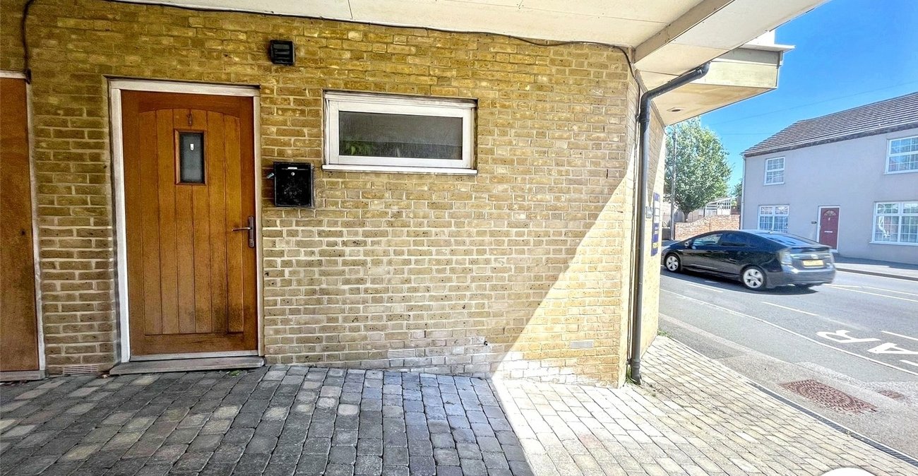 1 bedroom property for sale in London Road, Teynham | Robinson Michael & Jackson