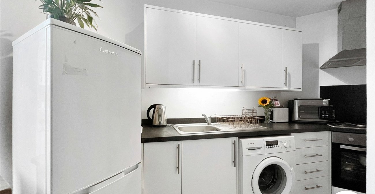 1 bedroom property for sale in London Road, Teynham | Robinson Michael & Jackson